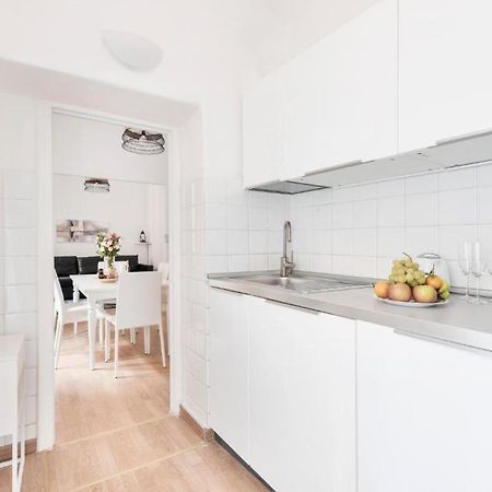 Apartment By The Colosseum - White Chic Flats Rom Exteriör bild